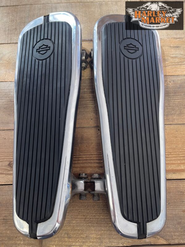 Harley Davidson Softail FLSTNI footpegs