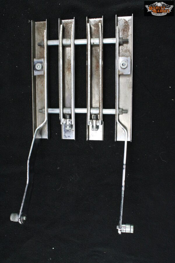 Chrome luggage rack for Harley Davidson FLHR and FLHT - Image 3